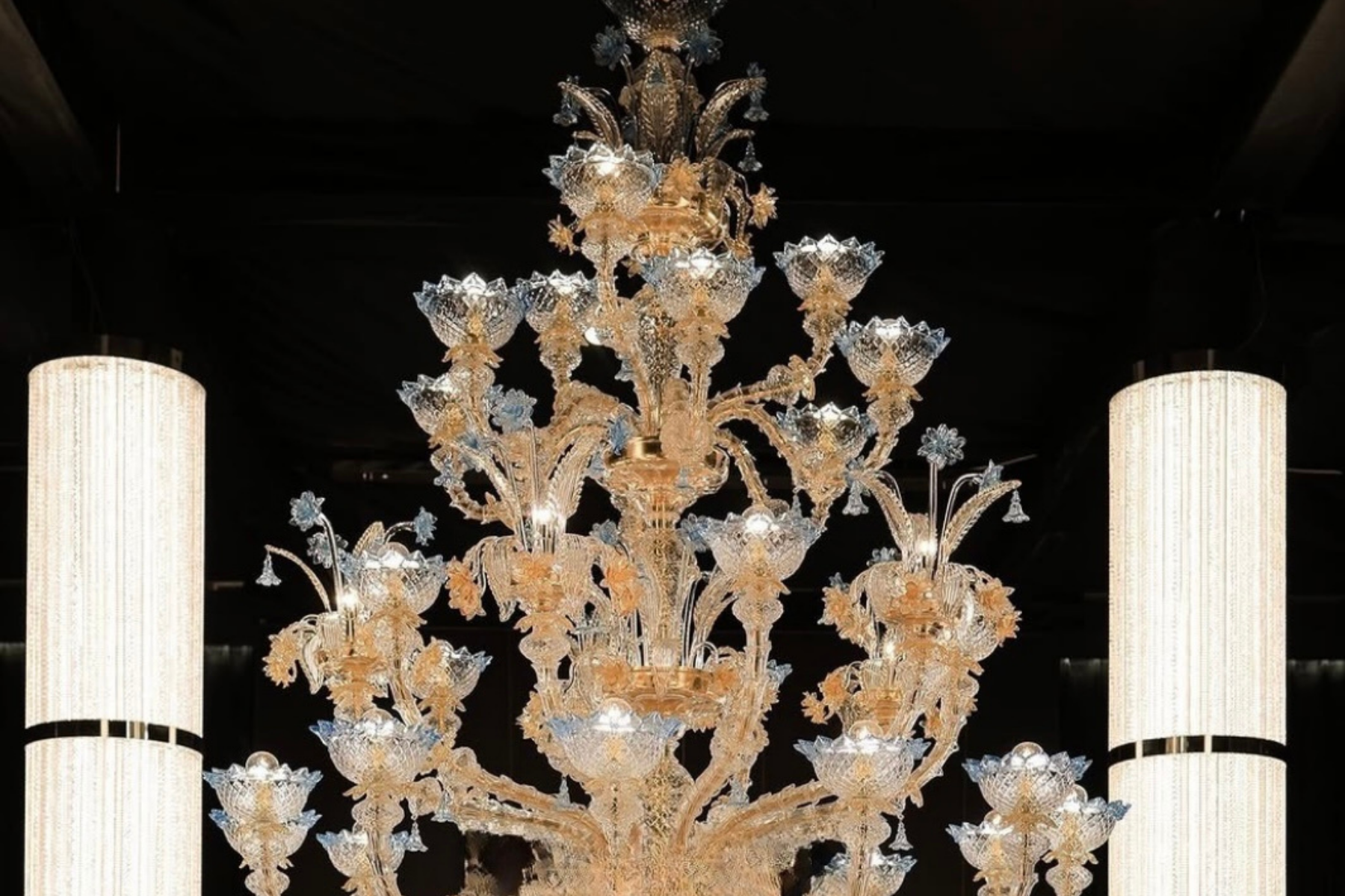 Grand Murano-style glass chandelier showcasing bespoke craftsmanship for architectural luxury interiors by HDLS
