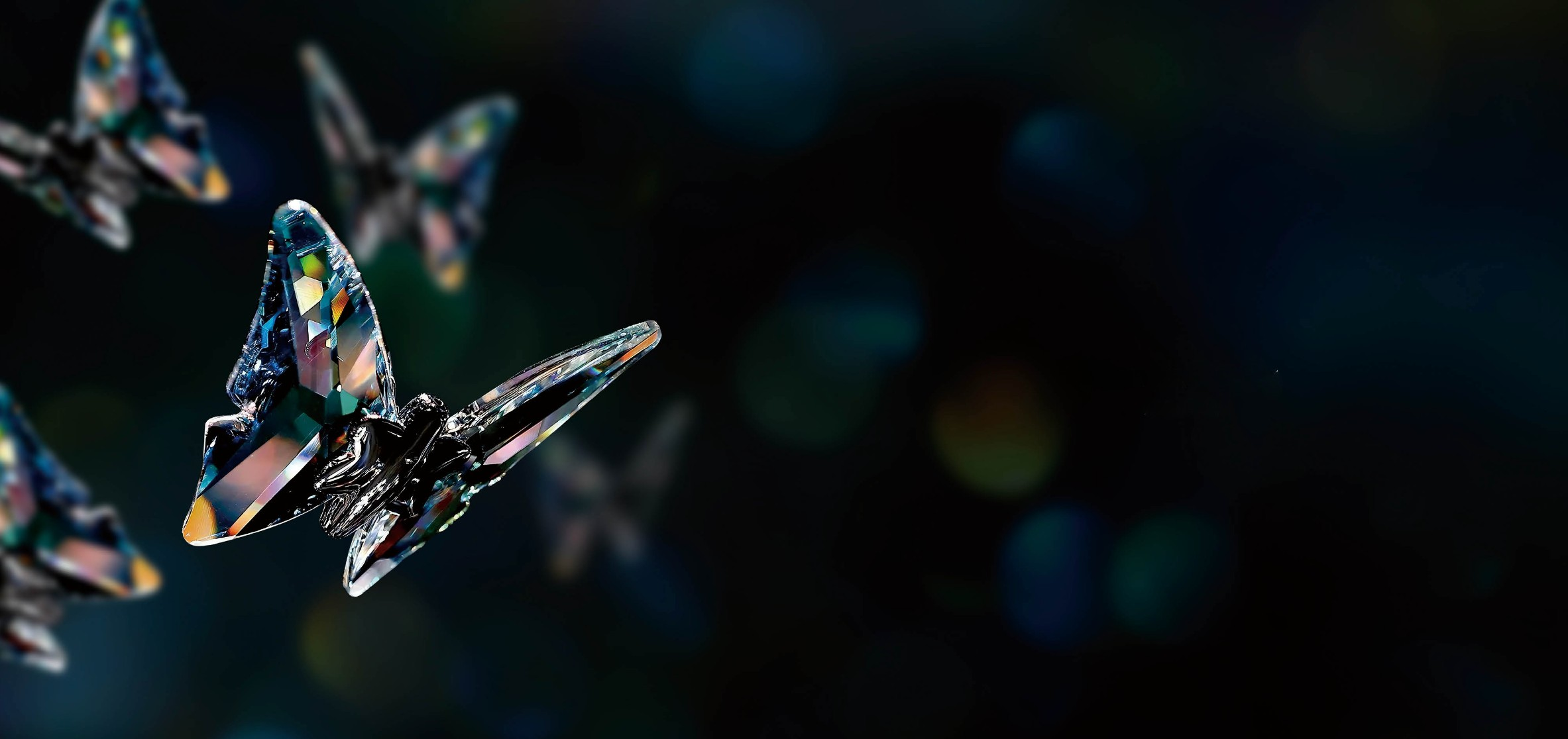 Handcrafted crystal detail reflecting HDLS philosophy of precision, craftsmanship, and timeless lighting design.