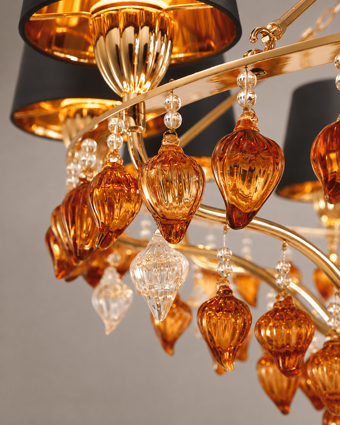 Close-up of amber Murano-style glass drops and 18K gold-plated details on Luce Regale Donatello Eleganza
