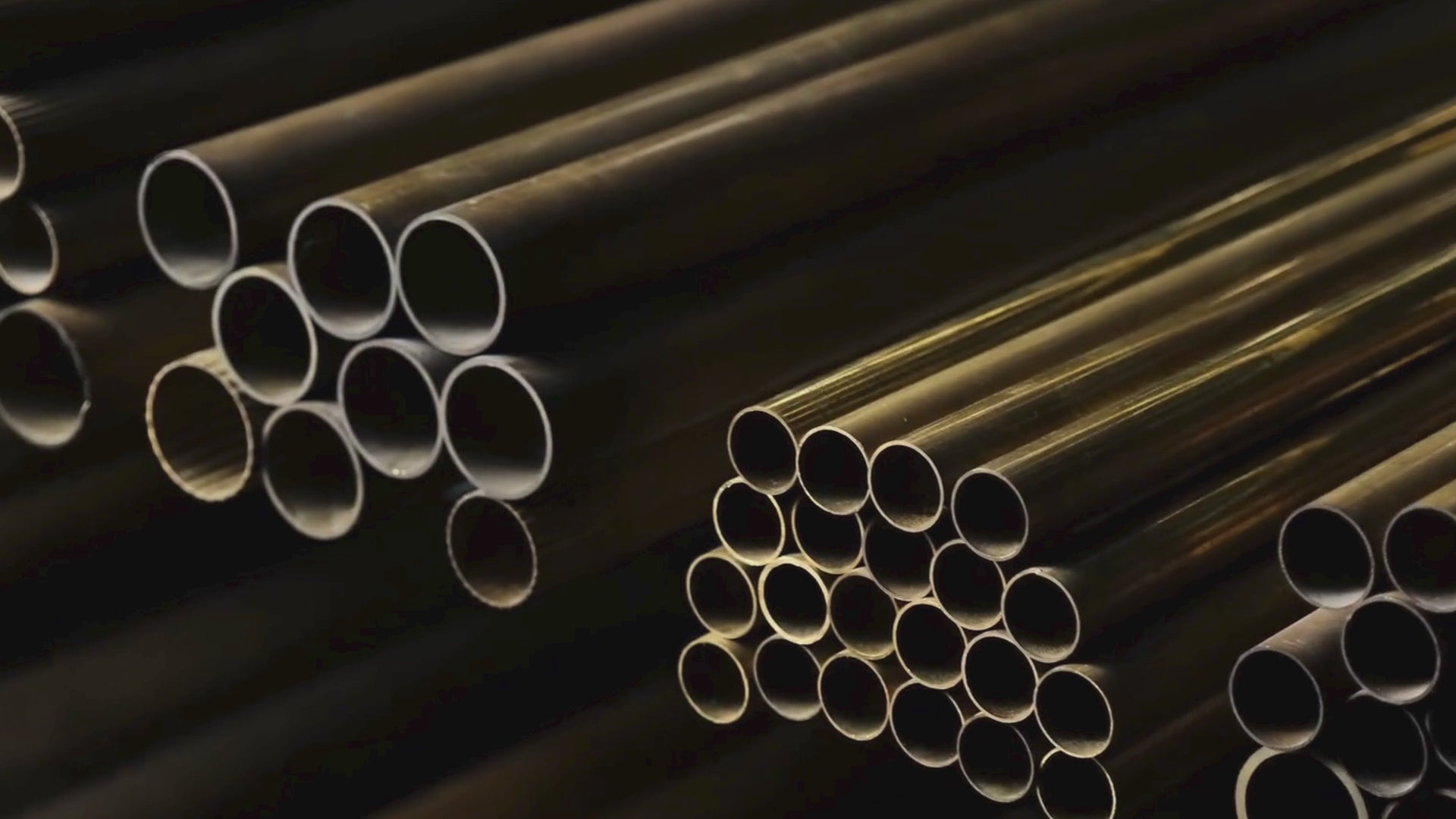 Crafting noble metal finishes for HDLS luxury lighting, showcasing precision metalwork and artisanal processing.