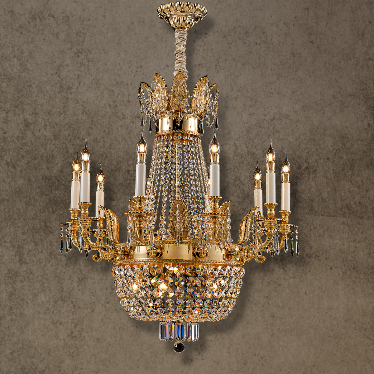 Regency Majestic 10-light chandelier in 18K gold-plated solid copper and Asfour crystal on a taupe background