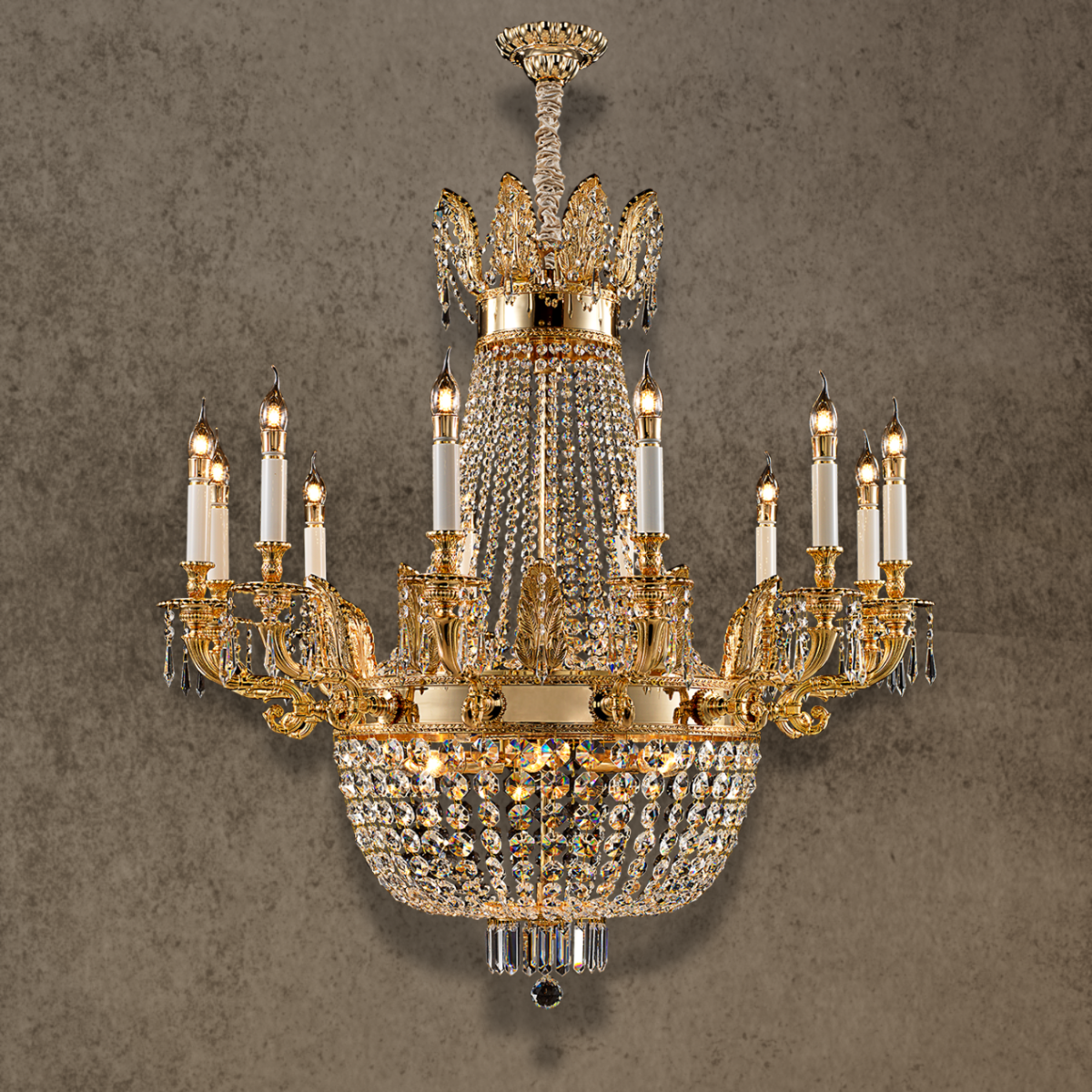 Regency Sovereign 12-light chandelier in 18K gold-plated copper and Asfour crystal on a textured taupe background