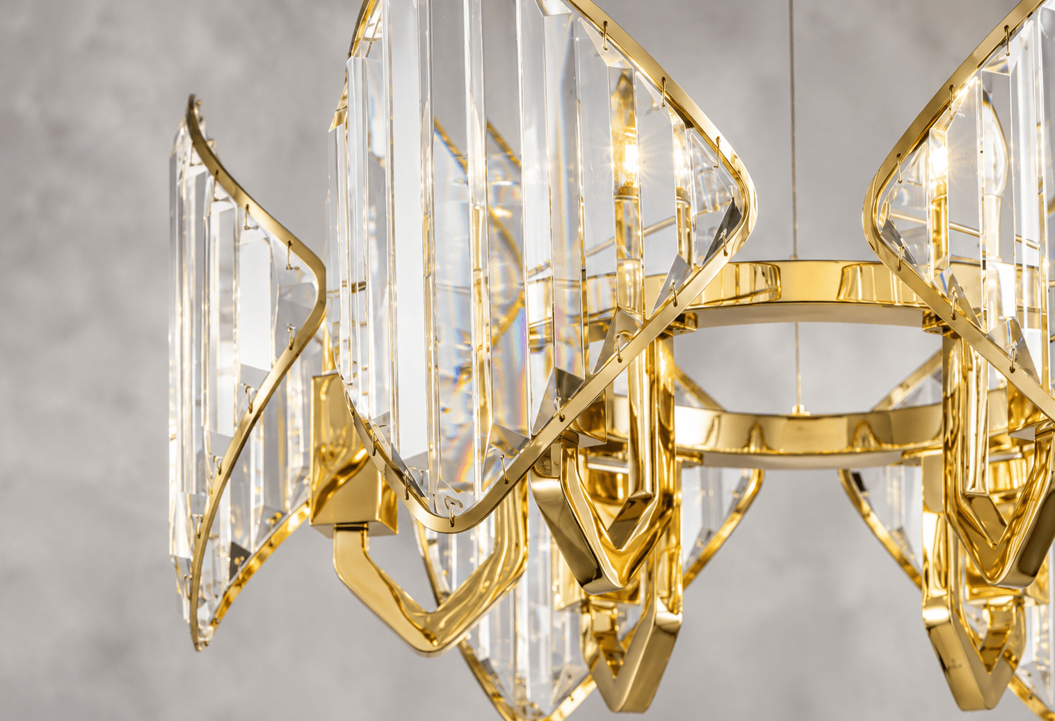 Close-up of Solaris Mira crystal pendant light with 18K gold finish and precision-cut luxury crystals