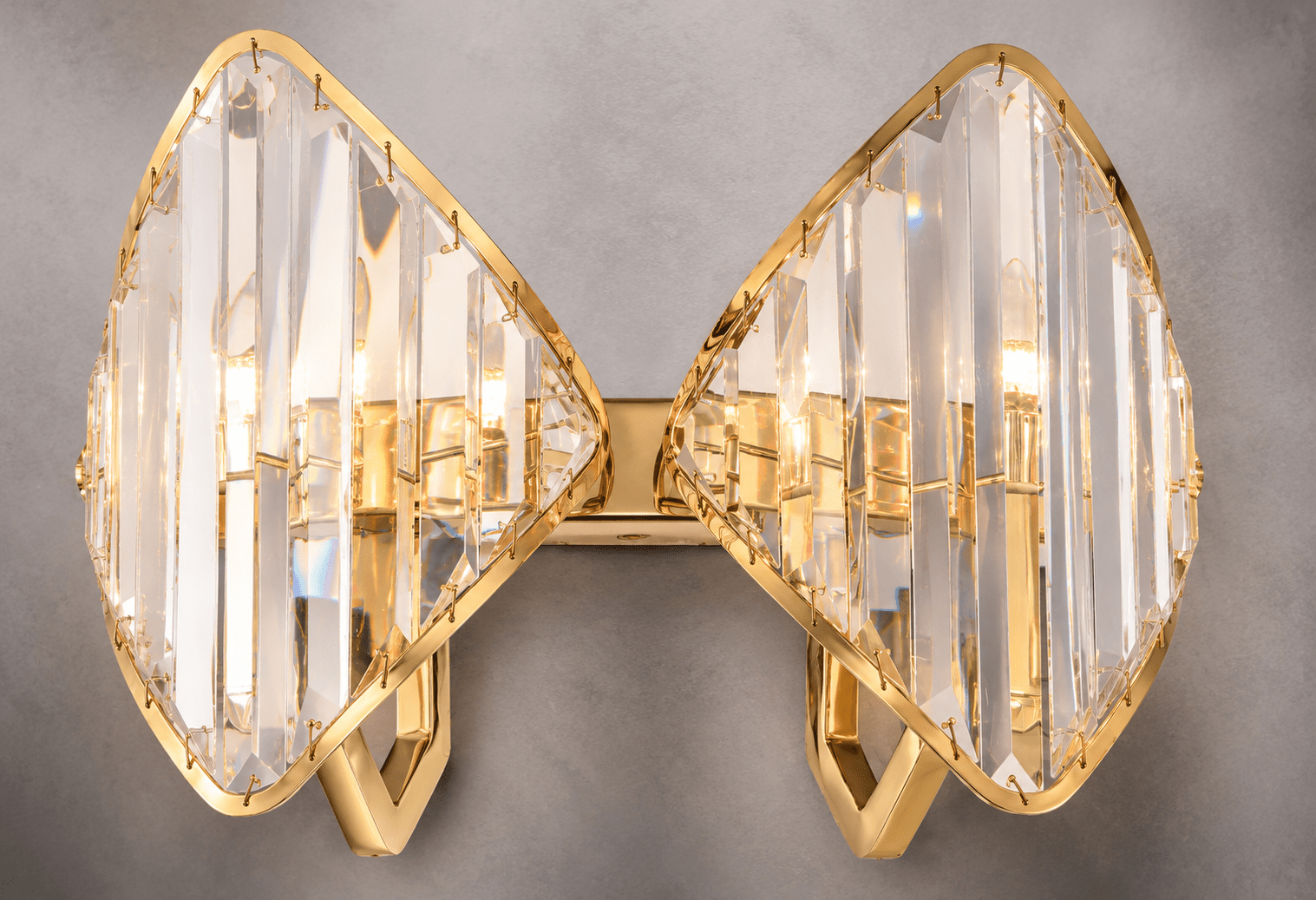Solaris Vega luxury crystal wall lamp close-up with 18K gold finish and precision-cut crystal prisms